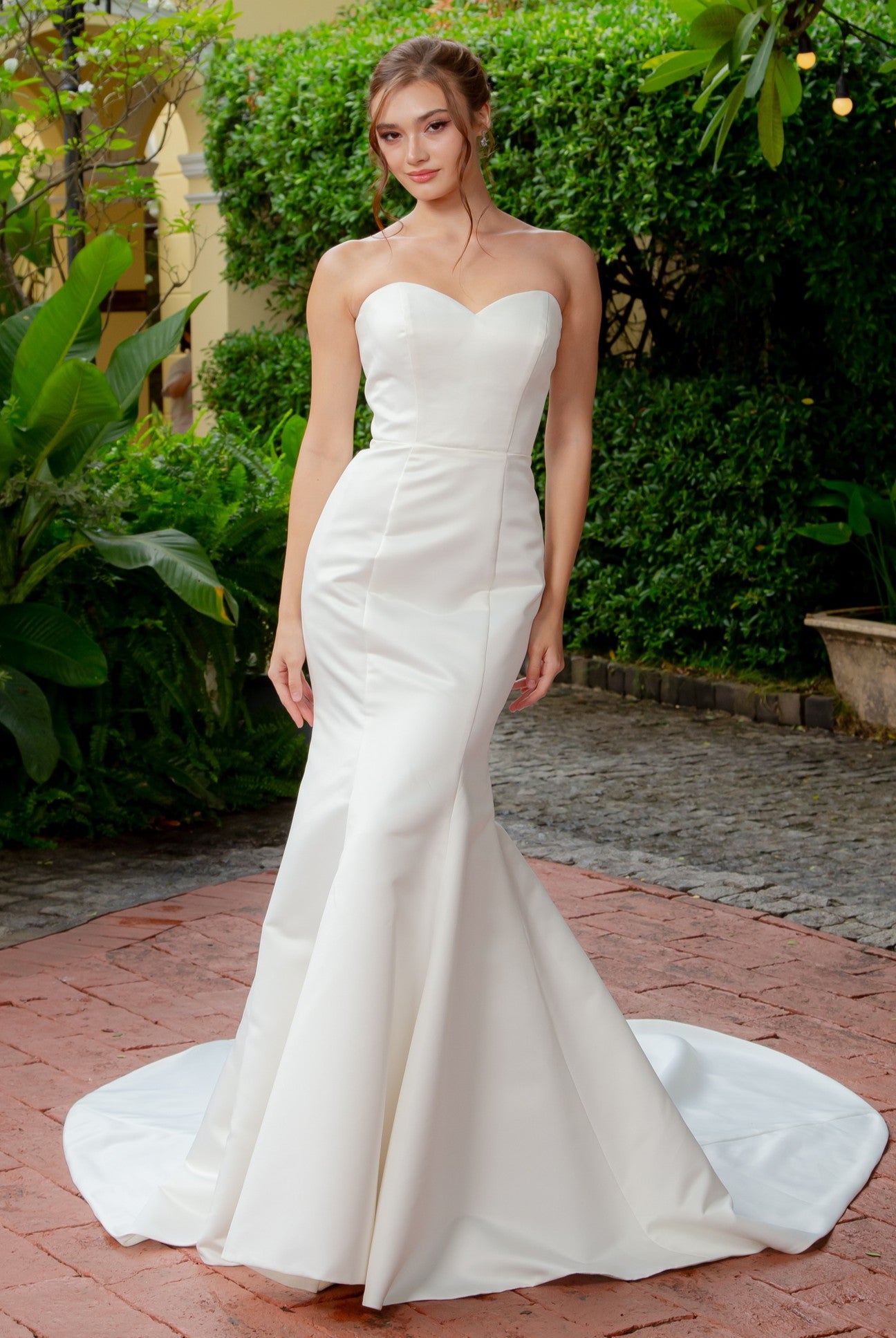 Minimalist Sweetheart Satin Trumpet Wedding Gown | Briderful Minimalist Sweetheart Satin Trumpet Wedding Gown | Briderful