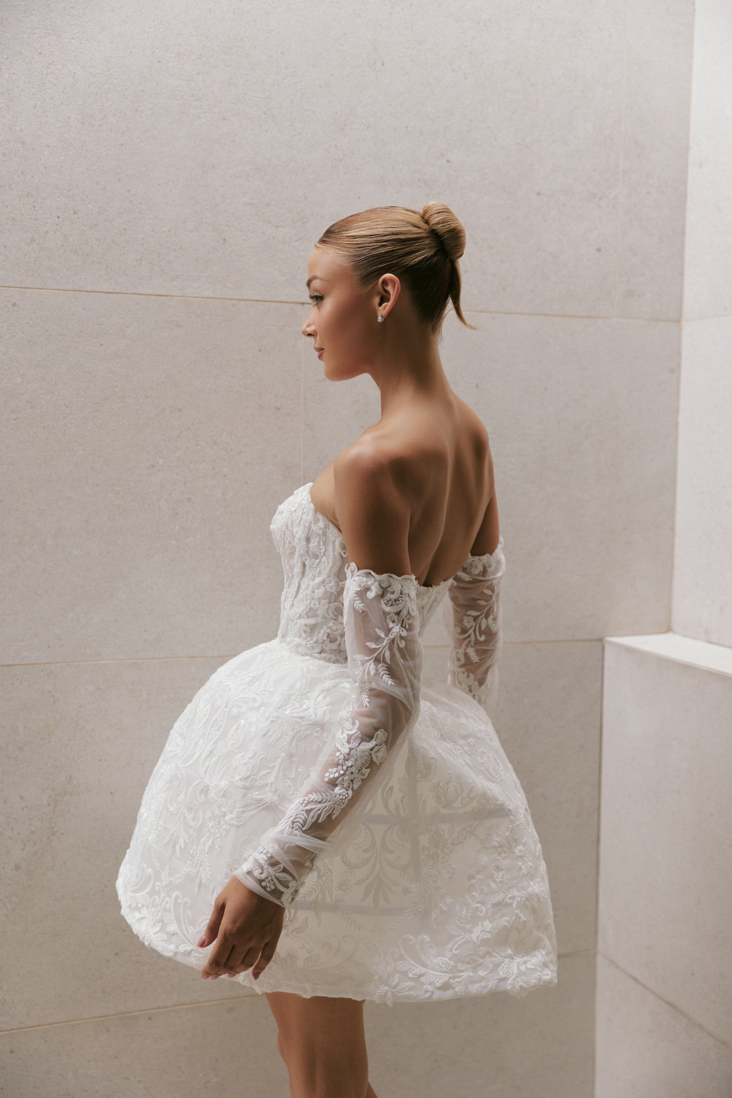 Sweetheart Minidress with Detachable Sleeves | Briderful - side detail